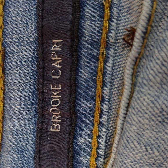 Lucky Brand Brooke Capri Blue Light Wash Mid Rise Distressed Capri Denim Jean - Picture 9 of 15